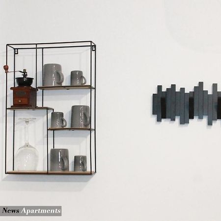 Black & White - News Apartment Букурещ Екстериор снимка