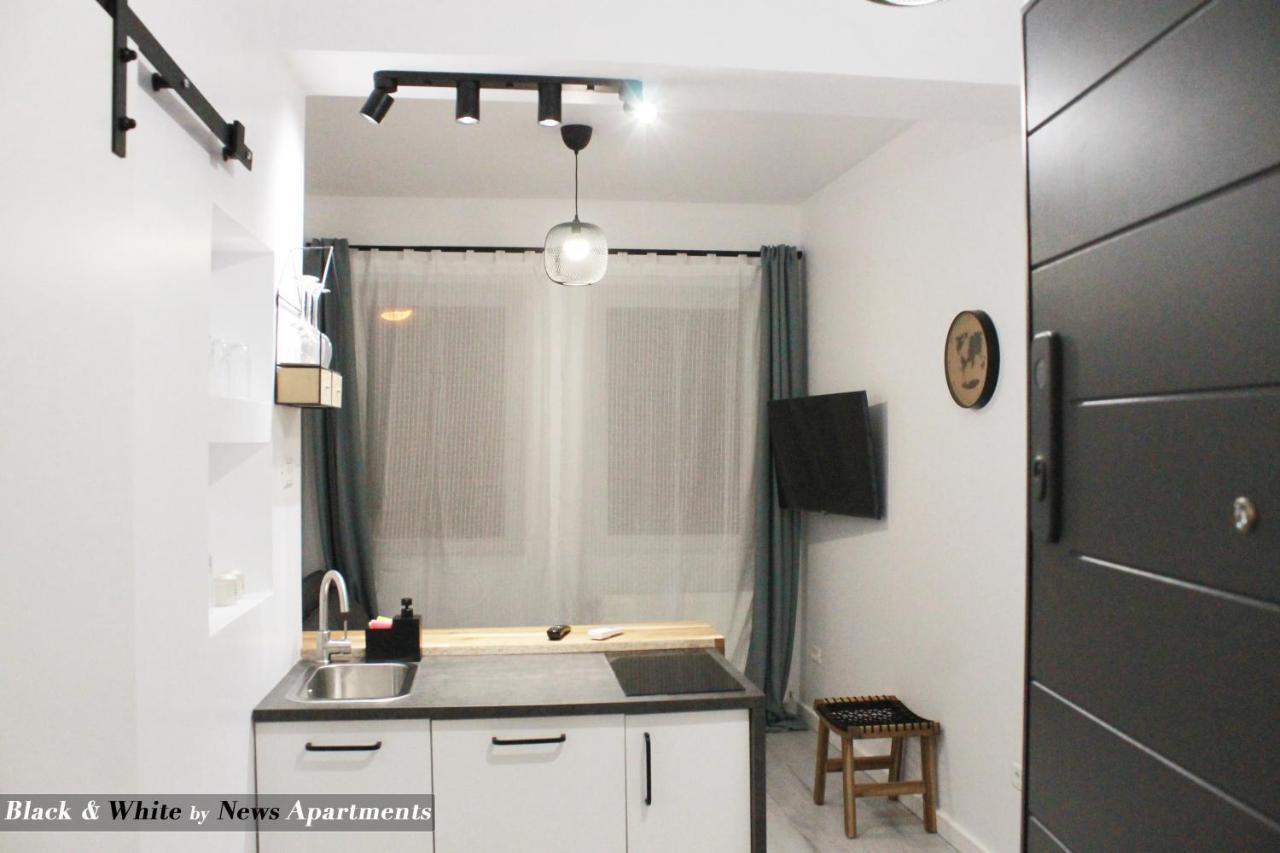 Black & White - News Apartment Букурещ Екстериор снимка