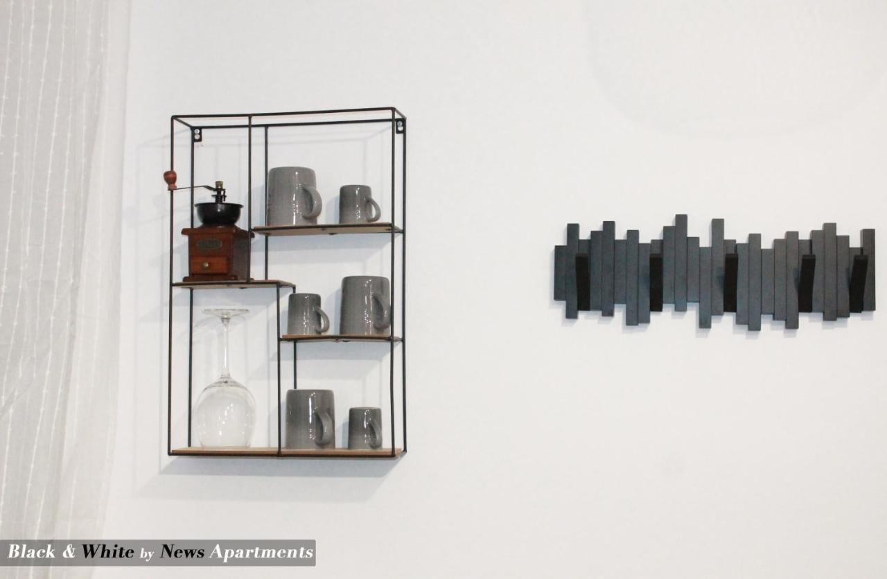 Black & White - News Apartment Букурещ Екстериор снимка