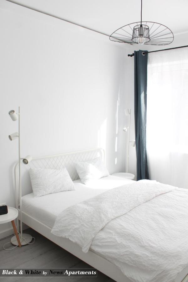 Black & White - News Apartment Букурещ Екстериор снимка