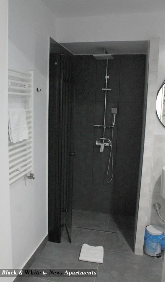 Black & White - News Apartment Букурещ Екстериор снимка