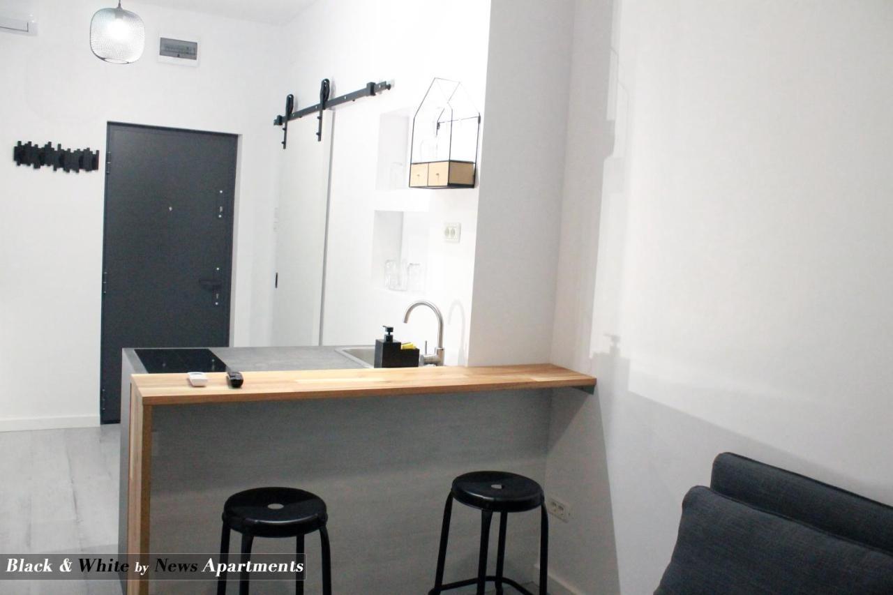 Black & White - News Apartment Букурещ Екстериор снимка